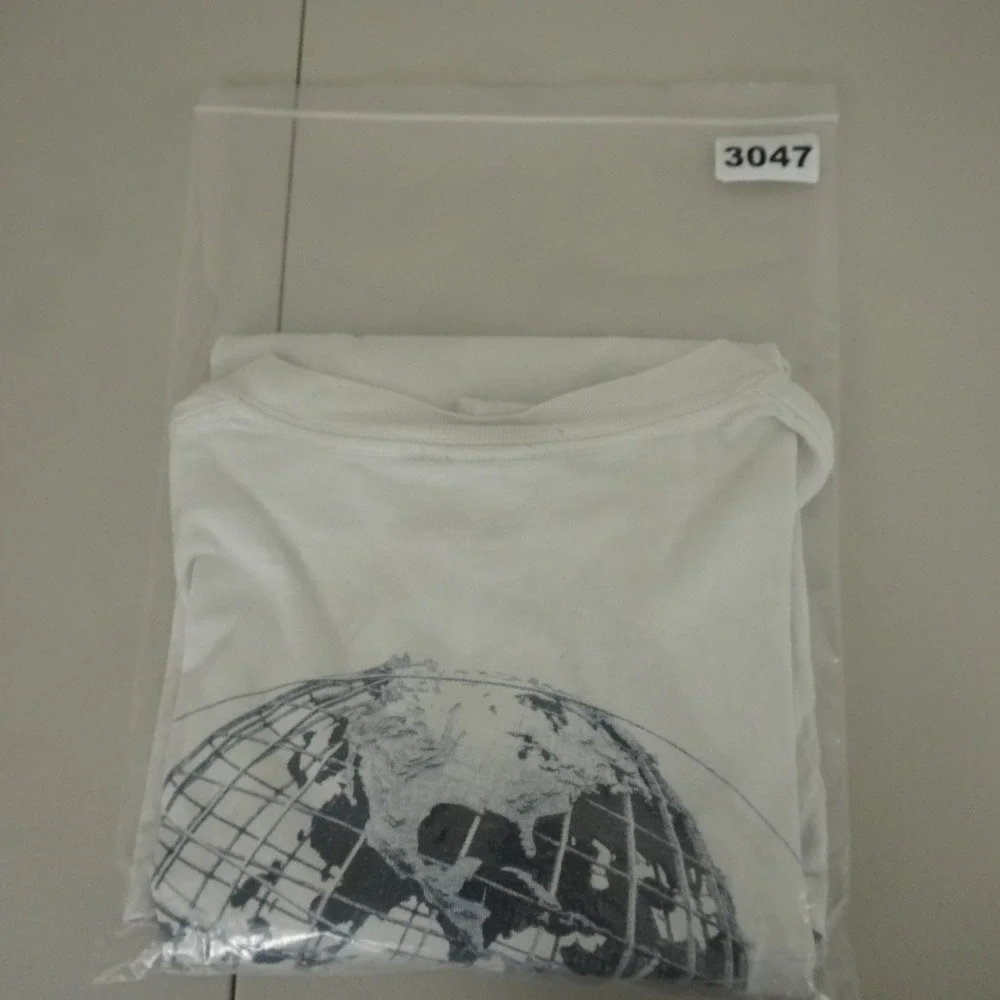 Banana Republic Graphic T-Shirt Mens M White Globe Pocket Single Stitch USA